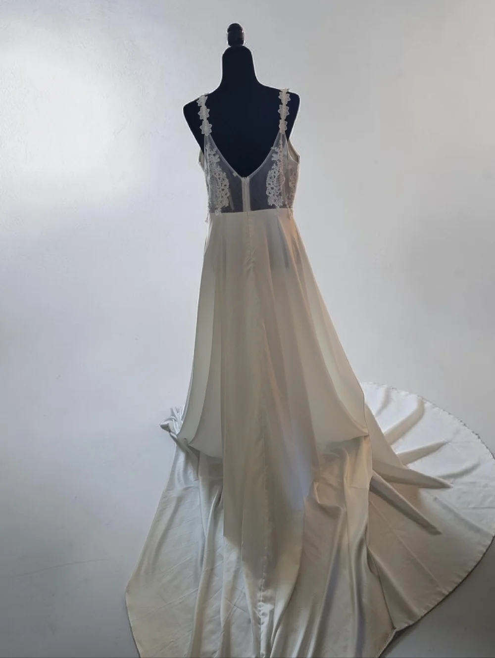 Wedding Gown White With Lace Bodice‎  5' Train Gorgeous Back Size XL
